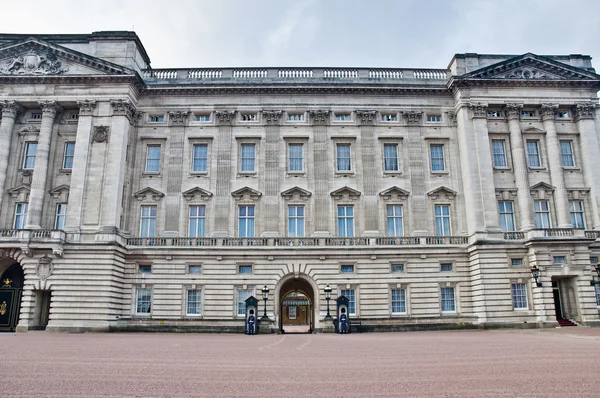 Buckingham Palace at London, England — Stock Photo, Image