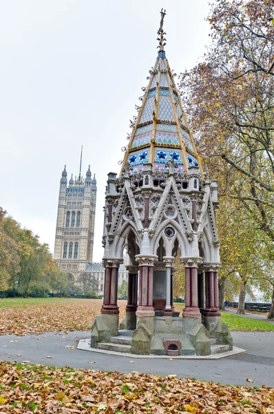 Victoria tower gardens in Londen, Engeland — Stockfoto