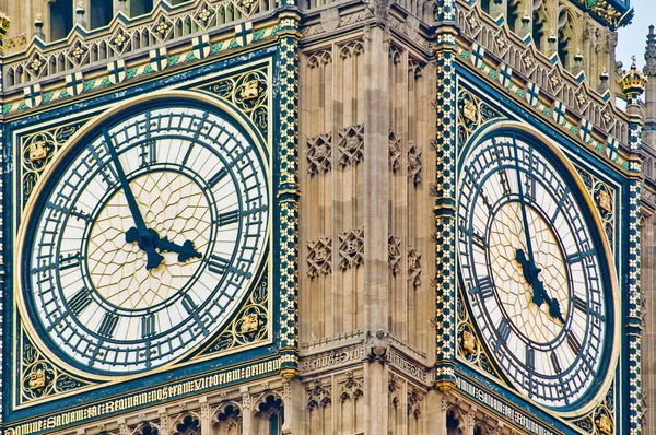 De Big ben toren klok in Londen, Engeland — Stockfoto