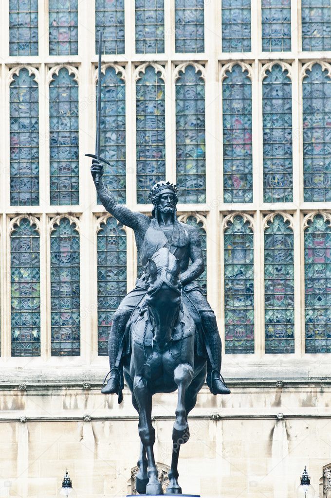 Richard 1st statue at London, England