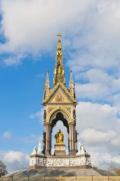 ロンドン、イングランドでアルバート記念碑 — ストック写真