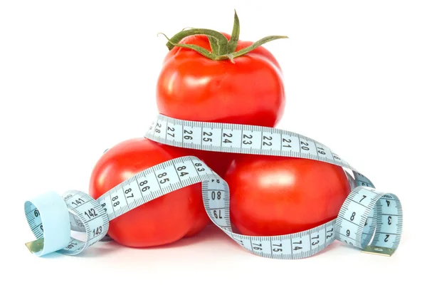 Tomates envolvidos com fita métrica — Fotografia de Stock