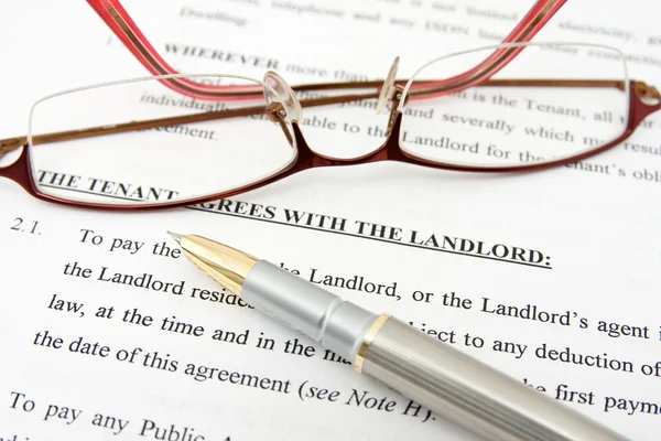 Tenant agreement with the landlord — Stok Foto
