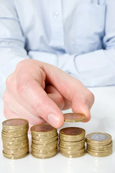 Hand putting coin to money staircase — Stock Photo, Image