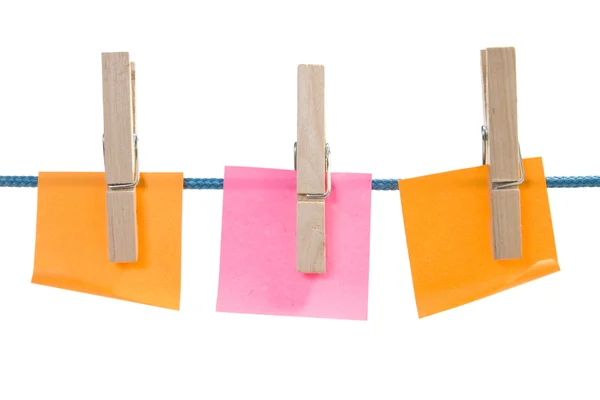 Hojas de papel de color en la cuerda — Foto de Stock