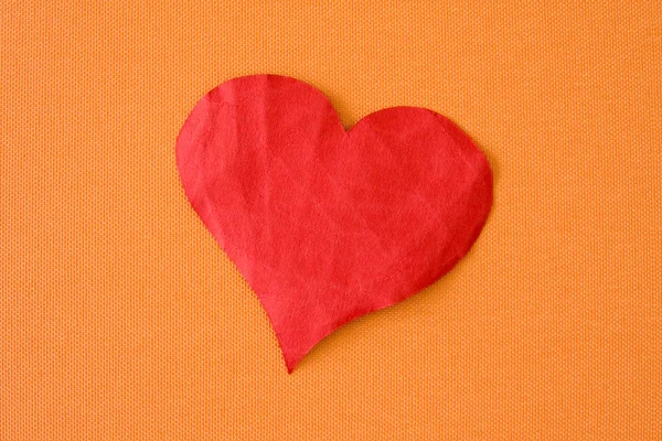 Coeur de papier sur le fond orange — Photo