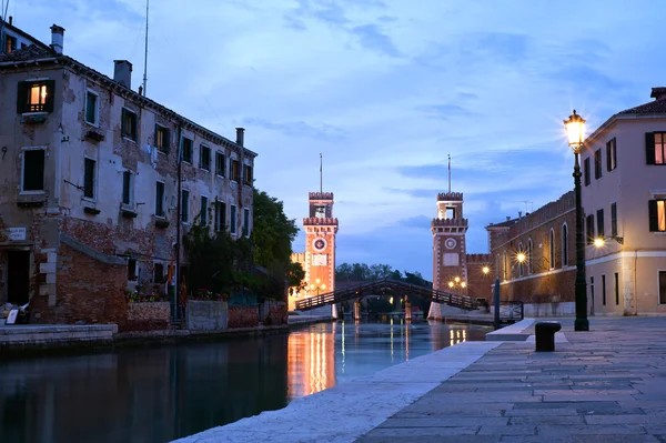 Typická scéna města Benátek v Itálii. — Stock fotografie