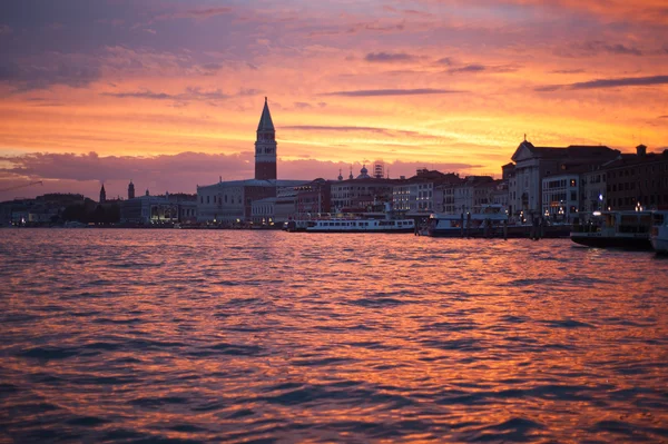 Tipik Venedik şehri İtalya sahnesi. — Stok fotoğraf