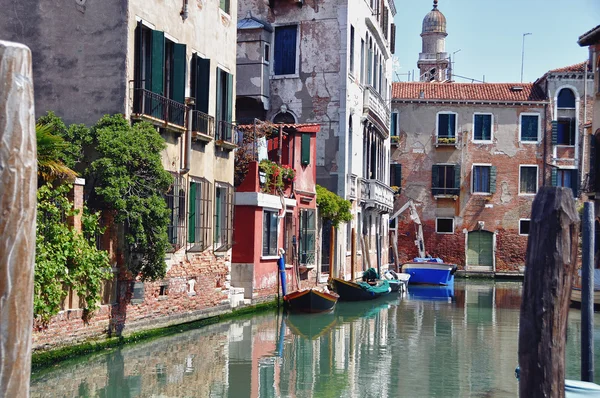 Типичные сцены вокруг Венеции в Италии — стоковое фото