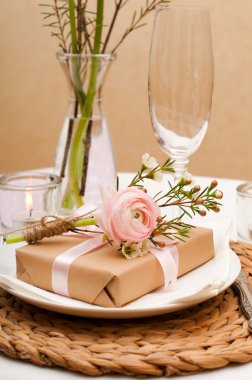 Table setting with pink flowers