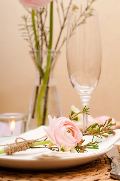 Table setting with pink flowers — Stok fotoğraf