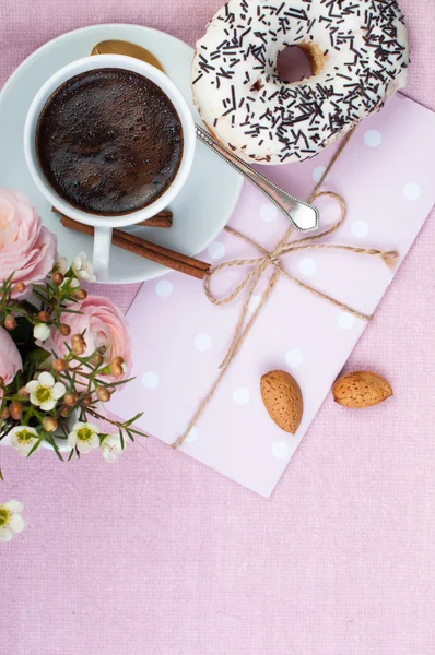 Lovely breakfast in pink colors — Stock Photo, Image