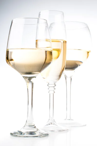 Drei Gläser Weißwein — Stockfoto
