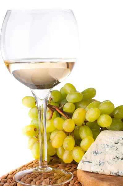Fehér bor, kék sajt és a szőlő — Stock Fotó