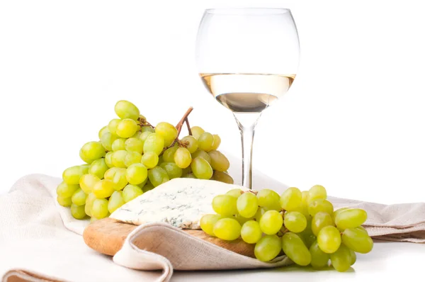 Beyaz şarap, mavi peynir ve üzüm — Stok fotoğraf