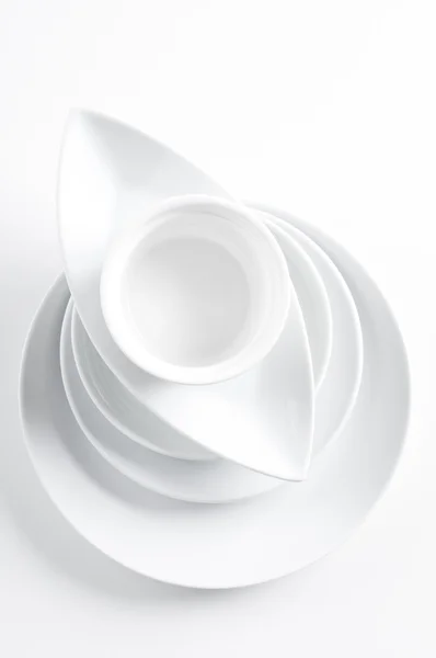 Temiz beyaz bulaşık yığını — Stok fotoğraf