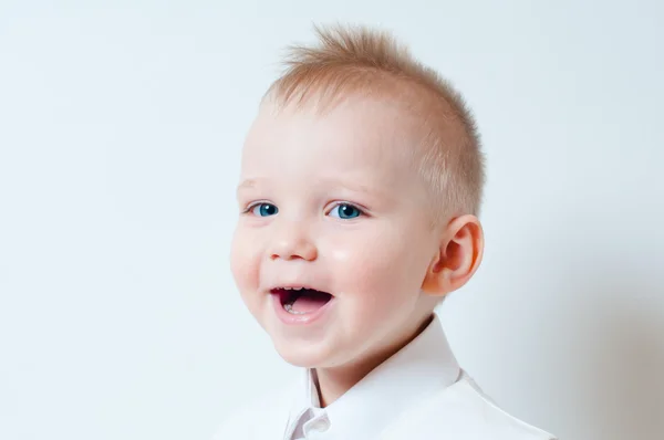 Śmiejąc się mały chłopiec — Zdjęcie stockowe