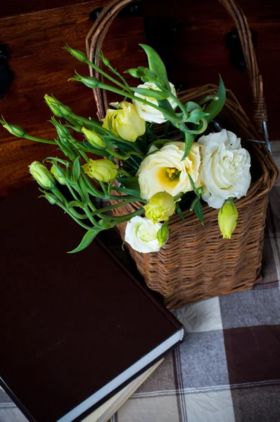 Zbliżenie: bukiet kwiatów żółty — Zdjęcie stockowe