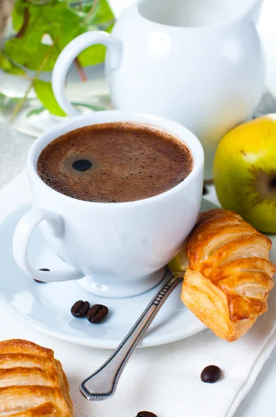 Frukost, kaffe och bakverk närbild — Stockfoto