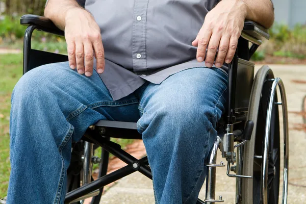 Paraplégico em cadeira de rodas — Fotografia de Stock