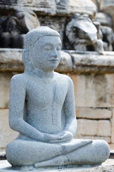 Estátua de buddha em pose de meditação — Fotografia de Stock