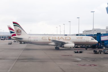 Etihad uçak Atina Havalimanı terminal