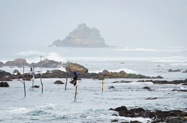 传统斯里兰卡海海岸钓鱼 — 图库照片