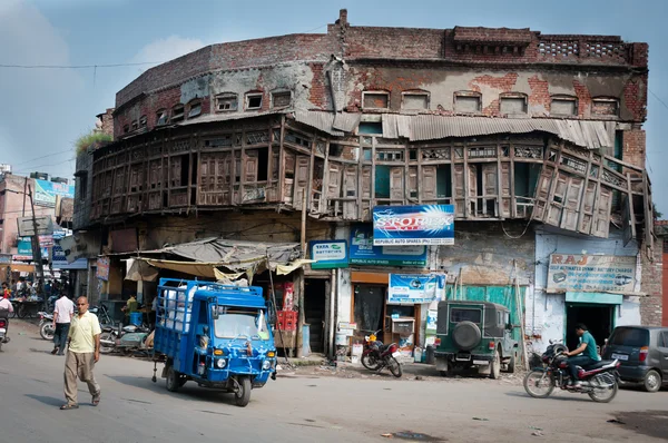 Indyjskiego miasta powszechny obraz ze starego budynku — Zdjęcie stockowe