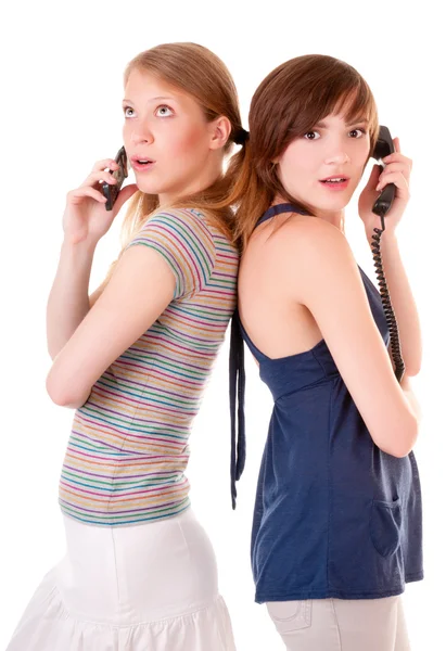 Δύο φίλοι επικοινωνούν από τηλέφωνα — Φωτογραφία Αρχείου