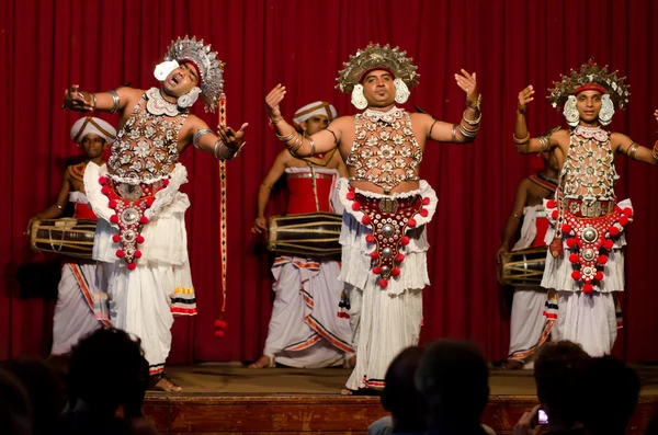Spettacolo nel teatro tradizionale dello Sri Lanka — Foto Stock