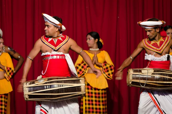 在传统的斯里兰卡 lankian 剧院中显示 — 图库照片