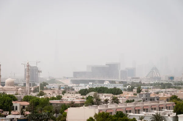 Dubai tarafından kum ince sis kaplı — Stok fotoğraf