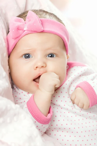 Portret van zeer zoet weinig baby — Stockfoto