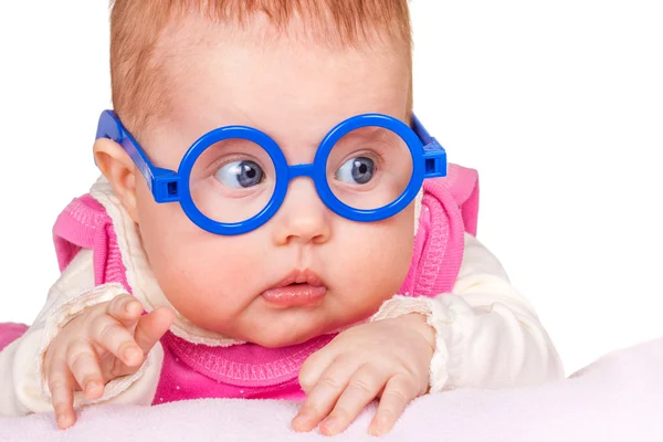 Retrato de bebê engraçado com óculos — Fotografia de Stock