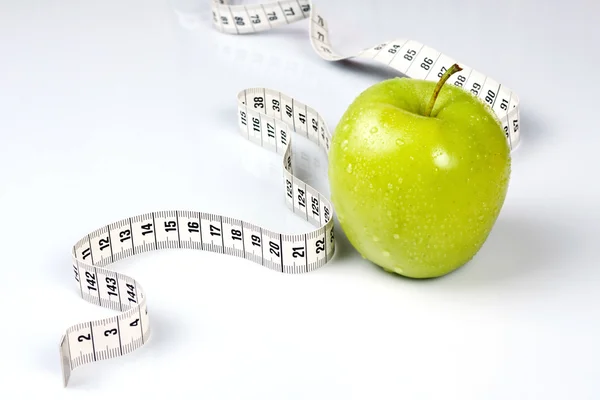Apfel mit Messgerät — Stockfoto