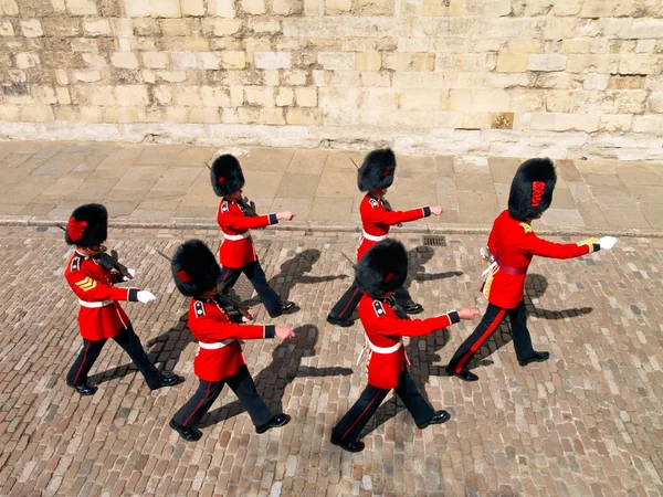 Beefeaters in tower of Londen — Stockfoto