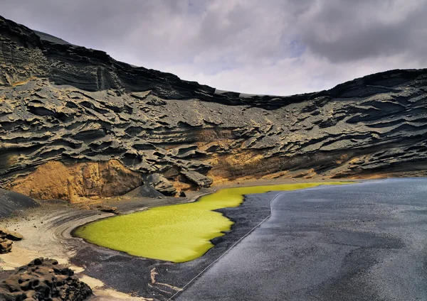 Zielona Laguna na lanzarote, Wyspy Kanaryjskie, Hiszpania — Zdjęcie stockowe