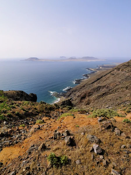 La graciosa, pohled z lanzarote, Kanárské ostrovy, Španělsko — Stock fotografie