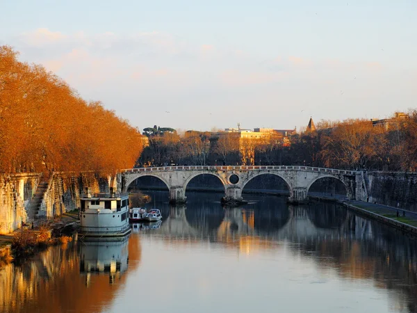 Floden Tibern, Rom, Italien — Stockfoto