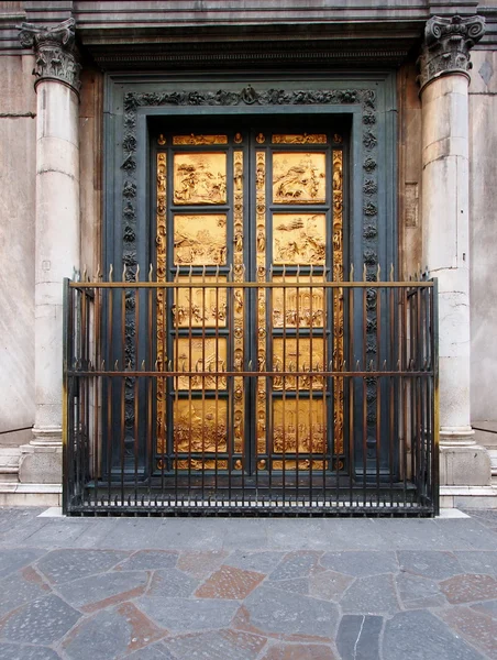 Doors of the baptistery, Florence, Italy — Stock Photo, Image