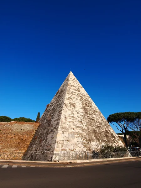 Pyramide, rome, Italië — Stockfoto