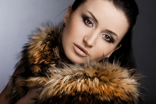 Beautiful fashionable woman in fur — Stock Photo, Image
