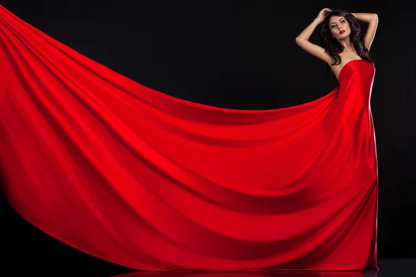 Vacker fashionabla kvinna i röd klänning — Stockfoto
