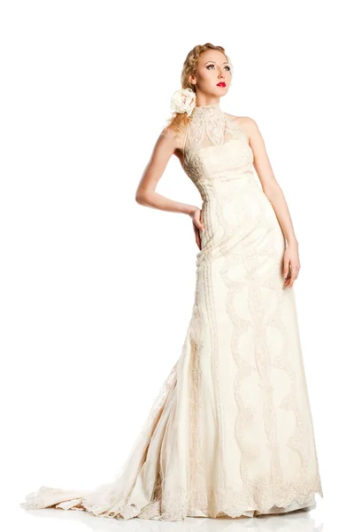 Menyasszony gyönyörű fehér ruhában — Stock Fotó