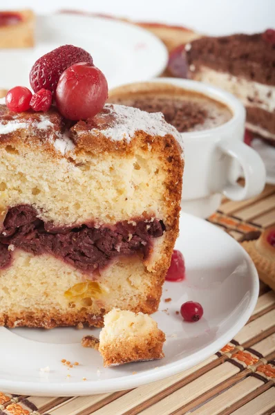 맛 있는 체리 케이크 — 스톡 사진