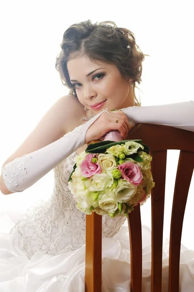 Belle fille en robe de mariée — Photo