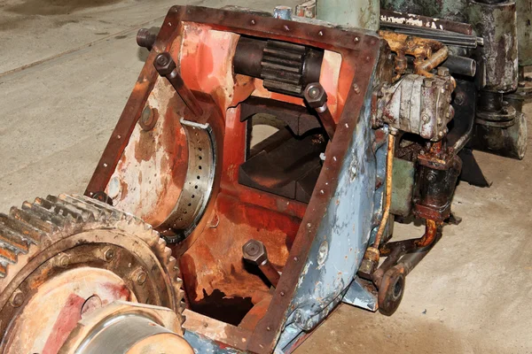 Ржавая старая машина — стоковое фото