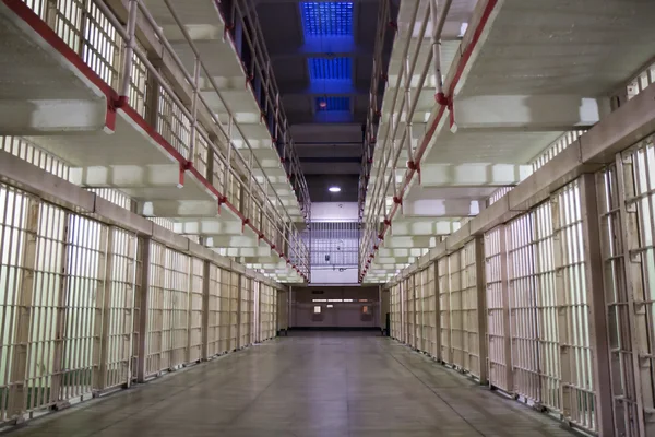 Alcatraz hücreleri, gece — Stok fotoğraf