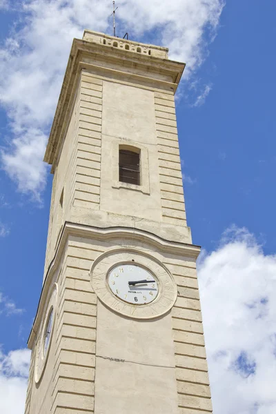 Věž s hodinami v nimes, Francie — Stock fotografie