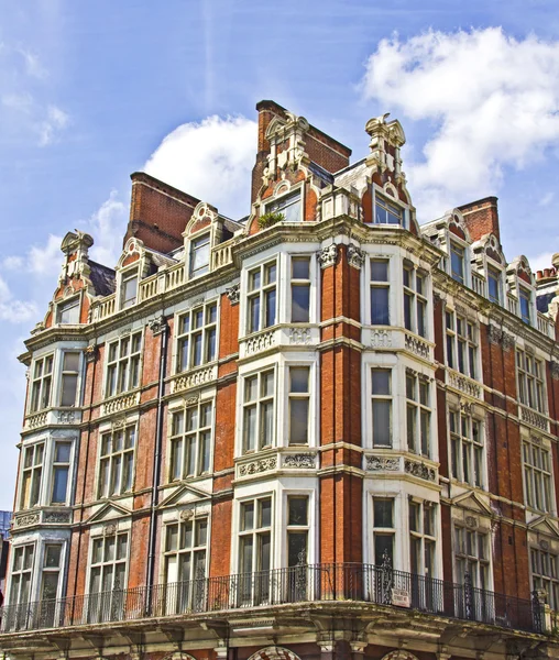 Типичные здания Лондона, Великобритания — стоковое фото